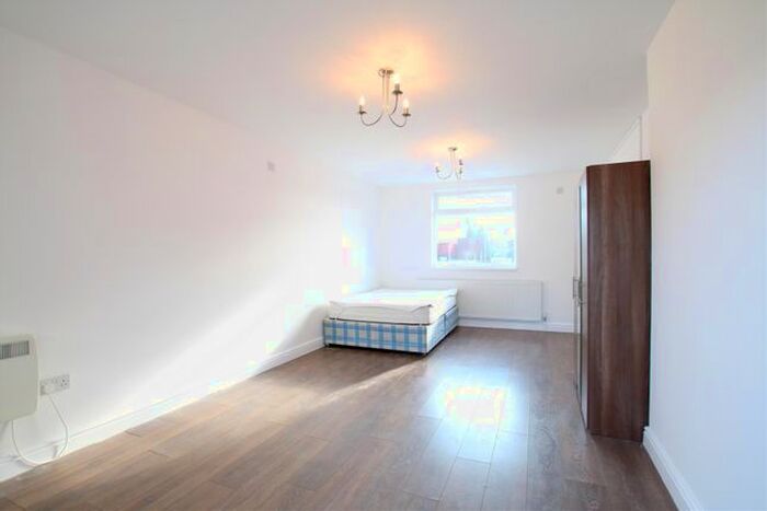 1 Bedroom Property To Rent In Kenmore Gardens, Edgware, Middlesex, HA8