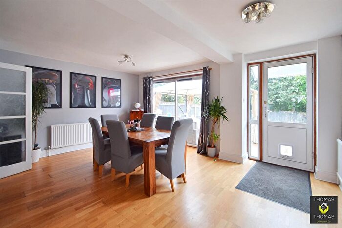 5 Bedroom Detached House For Sale In Stroud Road, Gloucester, GL4