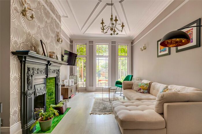 5 Bedroom Semi-Detached House To Rent In Howards Lane, Putney, London, SW15