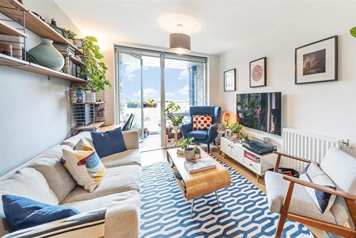 2 Bedroom Flat For Sale In Woods Road, Peckham, SE15