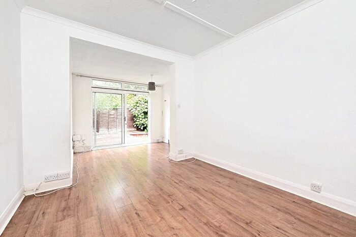 3 Bedroom Bungalow For Sale In Ashford, Surrey, TW15