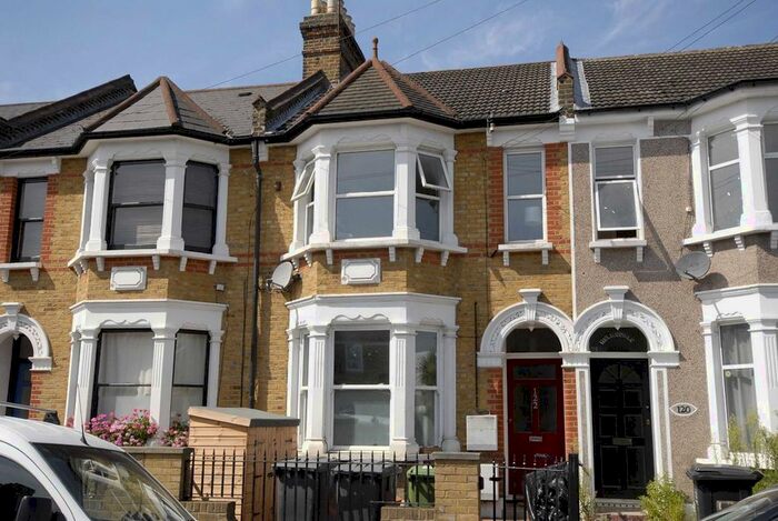 3 Bedroom Flat To Rent In Albacore Crescent, London, SE13