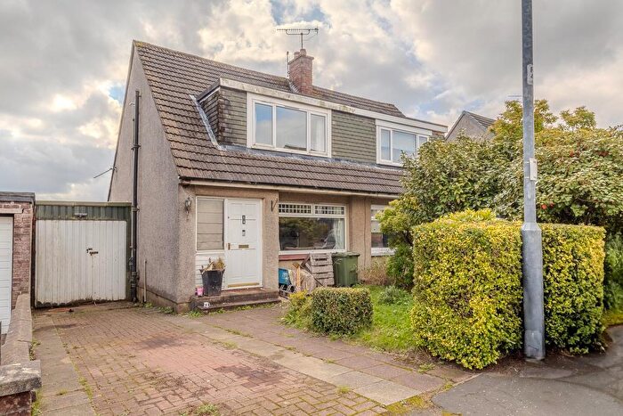 3 Bedroom Semi-Detached House For Sale In Barrhill Road, Kirkintilloch, G66