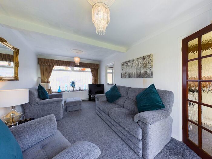 2 Bedroom Semi-Detached Bungalow For Sale In Seaview Road, Canvey Island, SS8