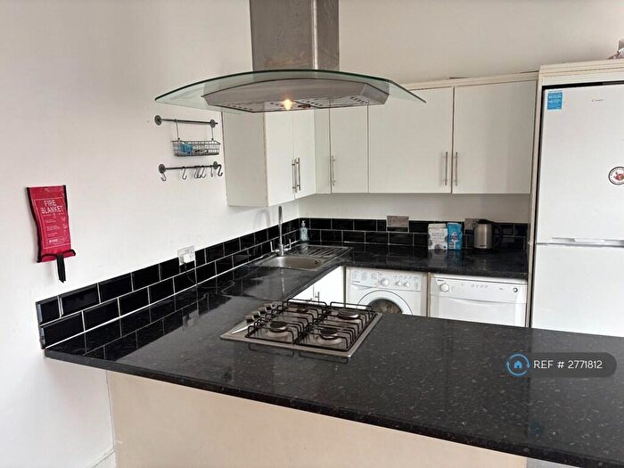 3 Bedroom Flat To Rent In Cecile Park, London, N8