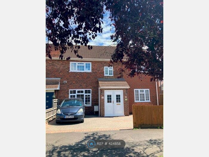 4 Bedroom End Of Terrace House To Rent In Nash Road, Slough, SL3