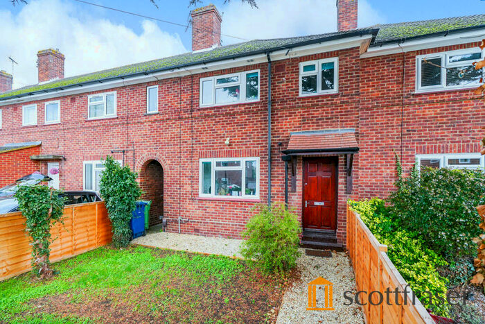 4 Bedroom Semi-Detached House To Rent In Peat Moors, Headingon, OX3