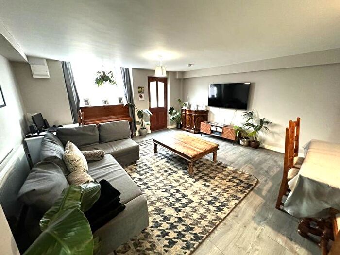 2 Bedroom Flat To Rent In Hospital Street, Tamworth, B79