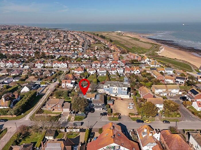 3 Bedroom End Of Terrace House For Sale In Kingsgate Avenue, Broadstairs, Kent, CT10