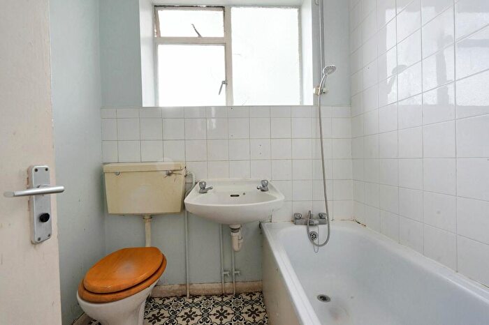 1 Bedroom Flat For Sale In C Scrubs Lane, Harlesden, London, NW10
