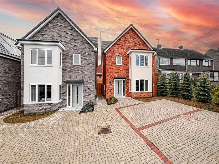 4 Bedroom Detached House For Sale In Down Hall Road, Rayleigh, SS6