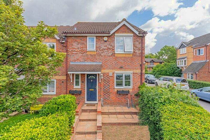 3 Bedroom End Of Terrace House To Rent In Donald Woods Gardens, Surbiton, KT5