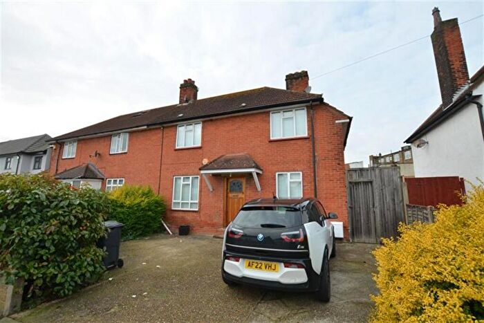 3 Bedroom Semi-Detached House To Rent In Theydon Grove, Woodford Green, IG8