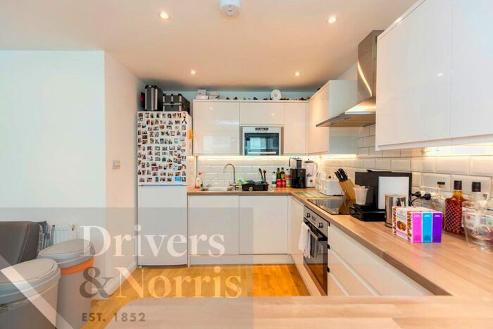 2 Bedroom Apartment To Rent In Stucley Place, Camden, London, NW1