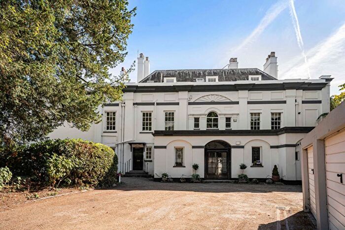 2 Bedroom Flat For Sale In Middle Hill, Egham, Surrey, TW20