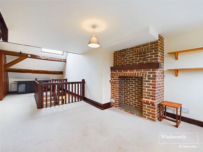 3 Bedroom Detached House To Rent In Yew Lane, Reading, Berkshire, RG1