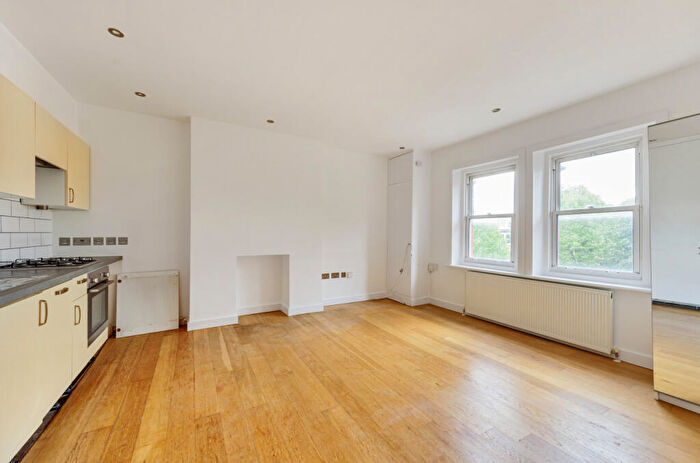 1 Bedroom Apartment To Rent In Mowbray Road, Mapesbury, NW6