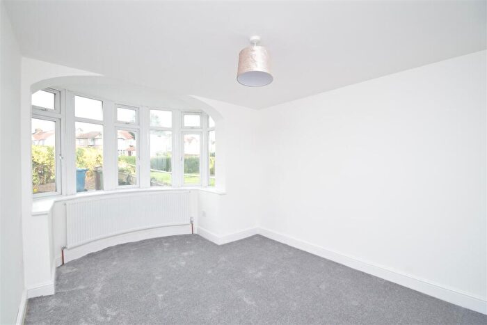 3 Bedroom Maisonette To Rent In Balmoral Road, Harrow, HA2