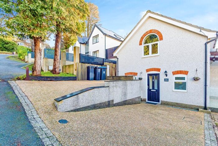 3 Bedroom Detached House For Sale In Elgin Crescent, Caterham, Surrey, CR3