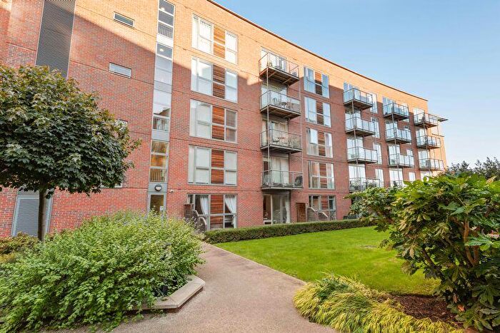 2 Bedroom Flat To Rent In The Heart, Walton-On-Thames, KT12