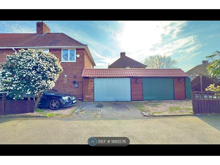 3 Bedroom End Of Terrace House To Rent In Walnut Tree Road, Dagenham, RM8