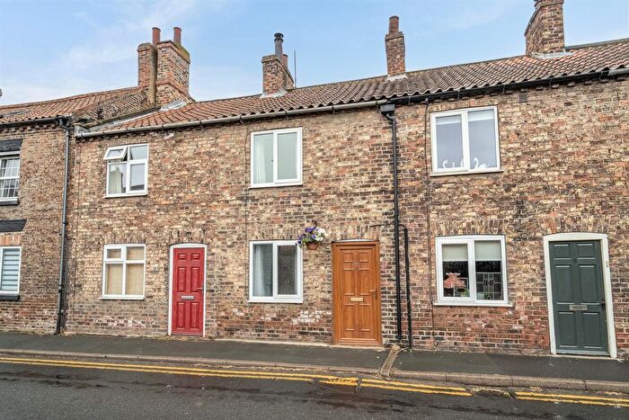 2 Bedroom Cottage For Sale In Rythergate, Cawood, YO8