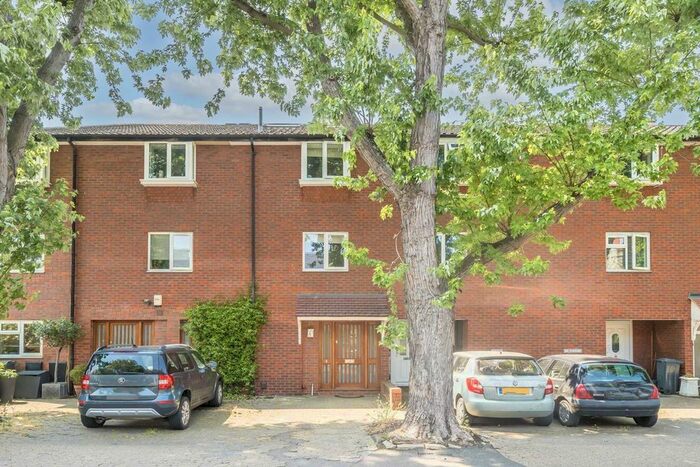 4 Bedroom Property To Rent In Fishers Lane, London, W4