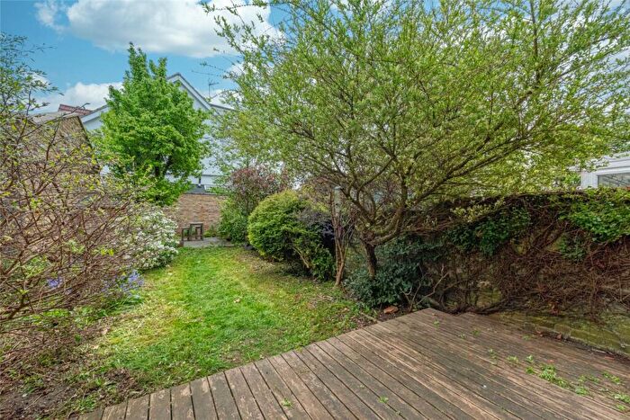 2 Bedroom Apartment To Rent In Holland Road, Kensal Rise, London, NW10