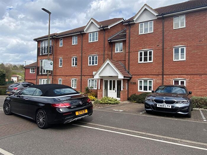 2 Bedroom Flat To Rent In Winnipeg Way, Broxbourne, EN10