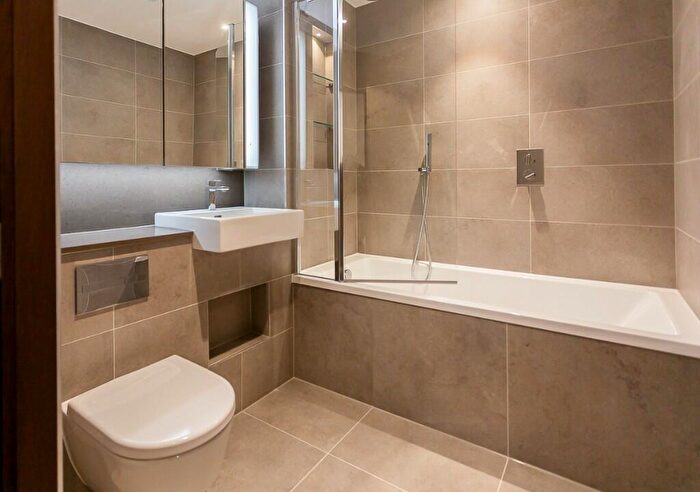 2 Bedroom Apartment To Rent In Malthouse Road, London, SW11