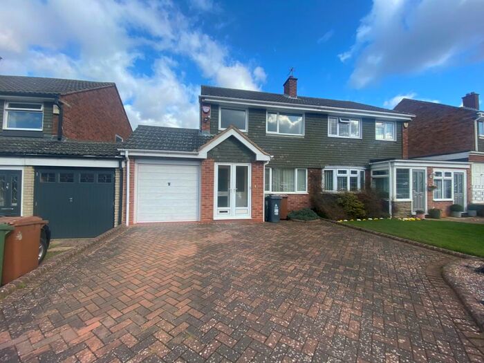 3 Bedroom House To Rent In Whitethorn Crescent, Streetly, B74