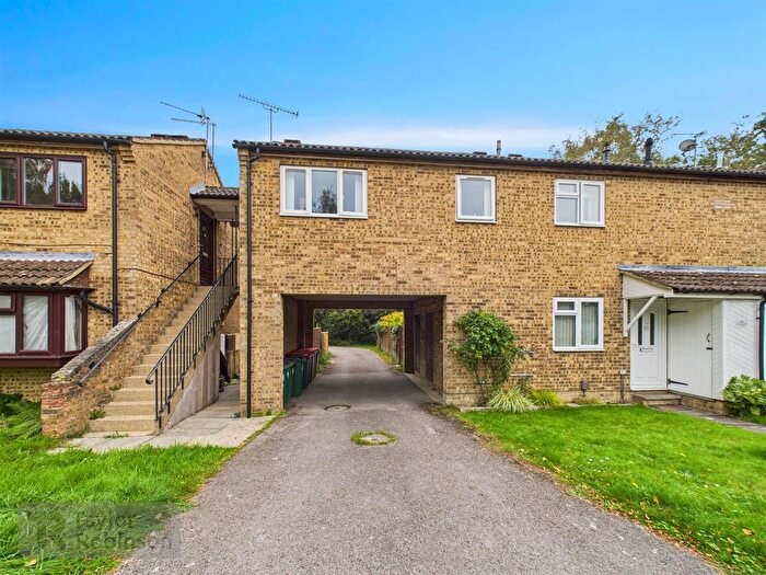 1 Bedroom Flat For Sale In Tollgate Hill, Crawley, RH11