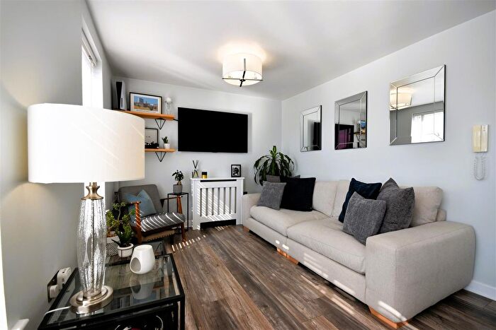 2 Bedroom Flat To Rent In Meadow Rise, Meadowfield, DH7