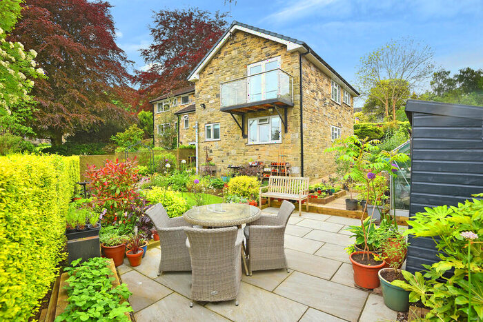 4 Bedroom Link Detached House For Sale In Dacre Banks, HG3