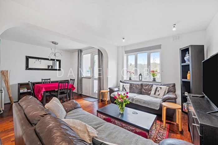 3 Bedroom Apartment To Rent In Falstaff Court, Opal Street, SE11