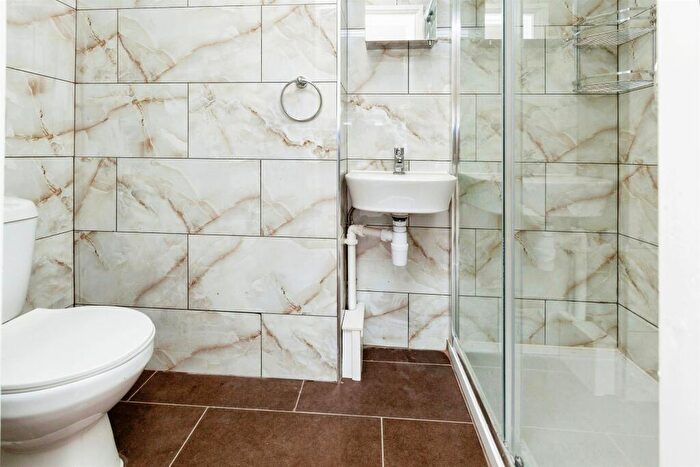 4 Bedroom Detached House For Sale In Moor Furlong, Slough, SL1