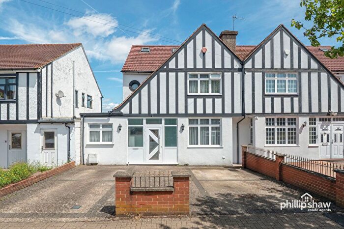 5 Bedroom Semi Detached House For Sale In Carlton Avenue, Harrow, HA3