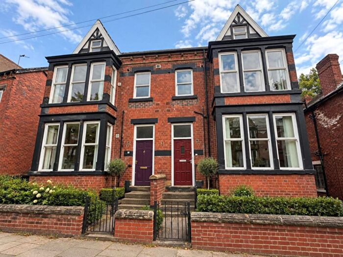 1 Bedroom Apartment To Rent In Roundhay Mount, Leeds, West Yorkshire, LS8