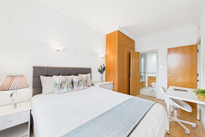 2 Bedroom Flat To Rent In Whitehouse Apartments, Belvedere Road, Waterloo, London, SE1