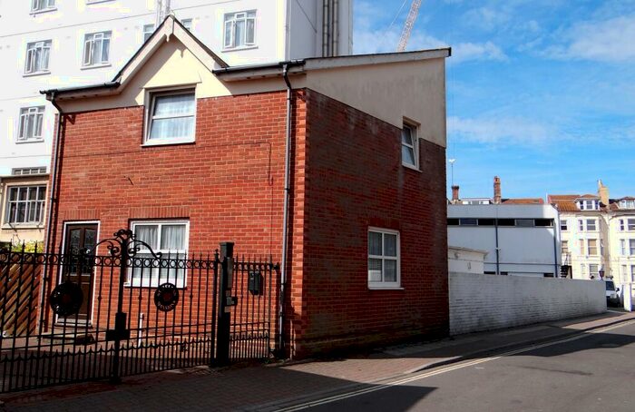 2 Bedroom House To Rent In Mansion Road, Southsea, PO4