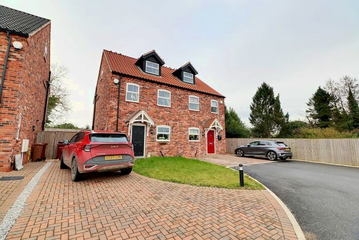 3 Bedroom Semi-Detached House For Sale In Oades Close, Crowle, DN17