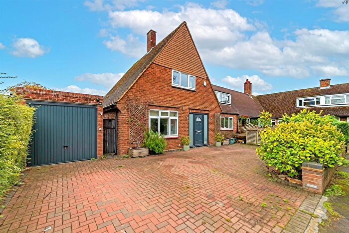 3 Bedroom End Terrace House For Sale In South Close, St. Albans, AL2