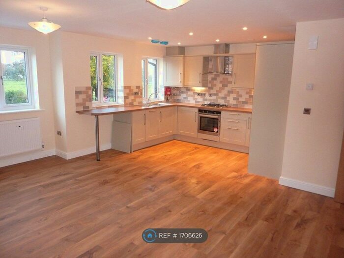 2 Bedroom Flat To Rent In Chester Road, Rossett, Wrexham, LL12