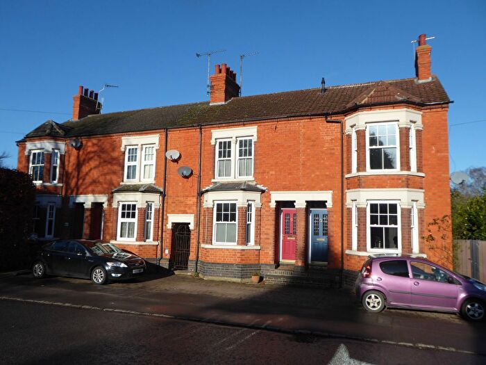 3 Bedroom Terraced House To Rent In Newport Road, Milton Keynes, MK13