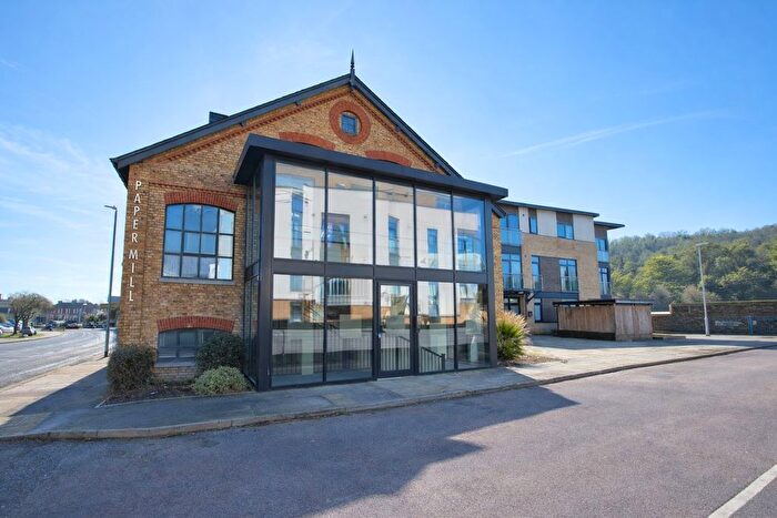 2 Bedroom Flat For Sale In Crabble Hill, Dover, Kent, CT17