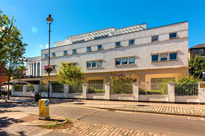 2 Bedroom Flat For Sale In High Street, Berkhamsted, HP4