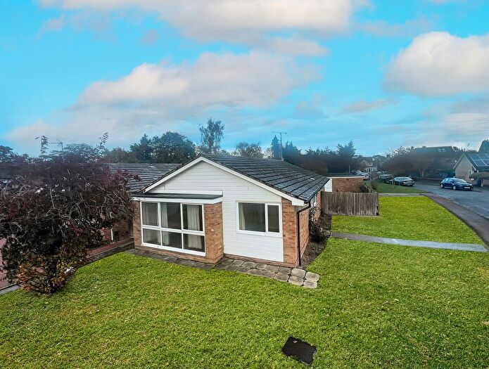 3 Bedroom Bungalow For Sale In Cranleigh Close, Cambridge, CB2