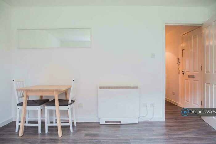 1 Bedroom Flat To Rent In Tullis Gardens, Glasgow, G40