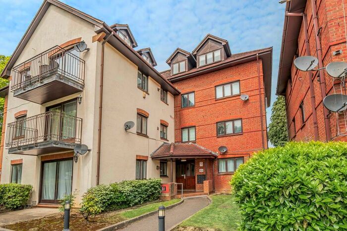 2 Bedroom Apartment To Rent In Stanmore, Harrow, HA7