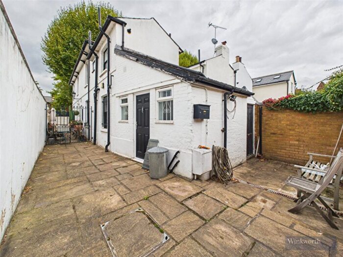 2 Bedroom Apartment To Rent In Maple Road, Surbiton, KT6